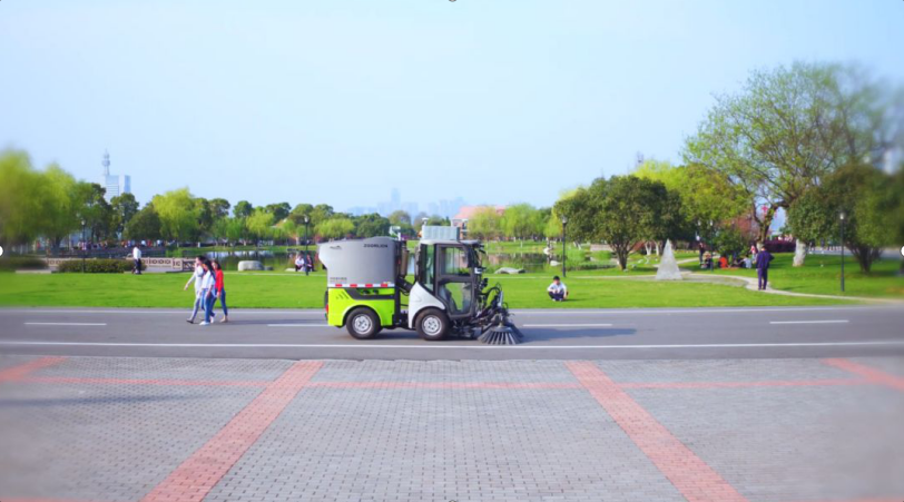 全球首台具备全路况清扫、智能路径规划的无人驾驶扫地车
