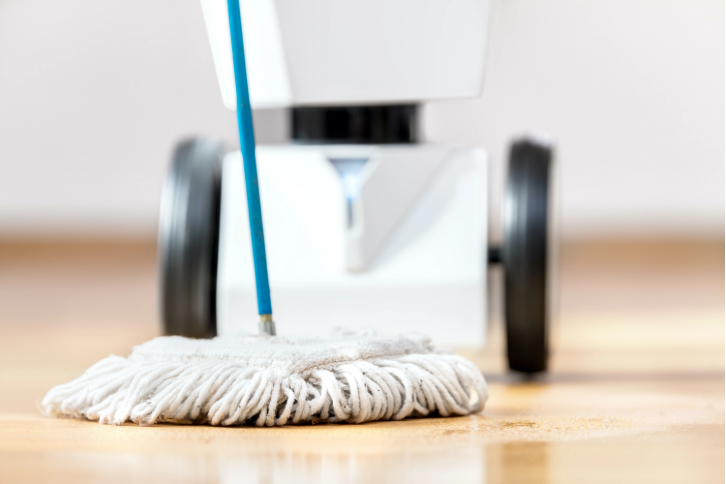 商用清洁机器人顺势被推上历史前沿，代表清洁技术自动化的软银清洁机器人呼之即来