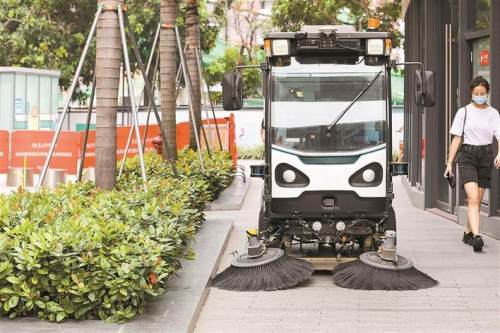 深兰科技熊猫无人驾驶扫路机落地深圳市龙华区 助力智慧城市