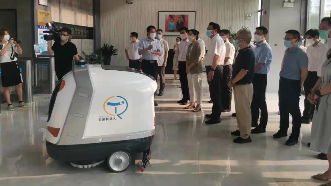 无人驾驶清洁机器人什么牌子好？常州市代市长盛蕾一行调研天策智能机器人